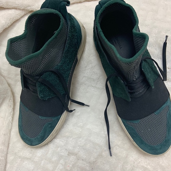 Sneakers - Picture 4 of 4